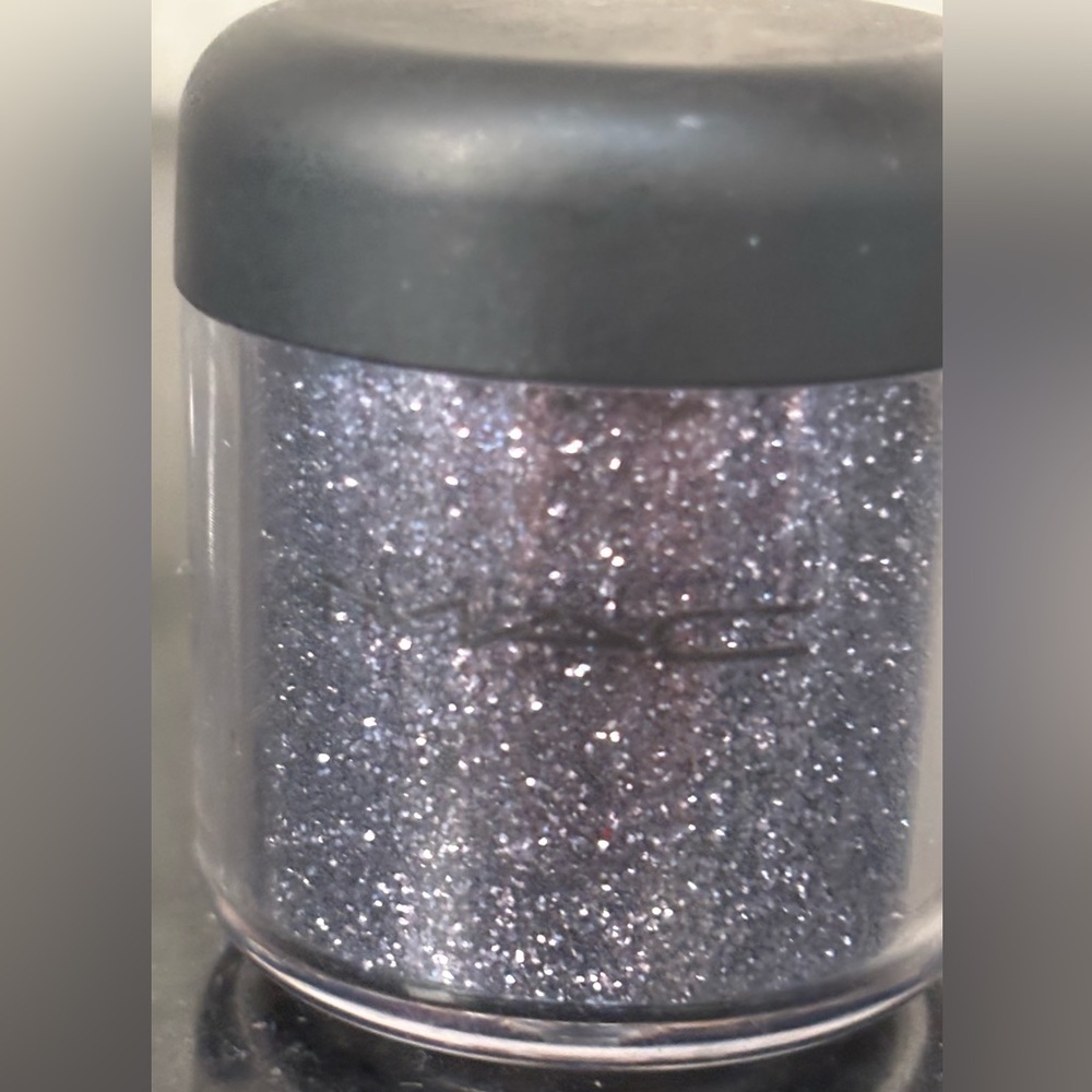MAC “Grey” Silver Glitter